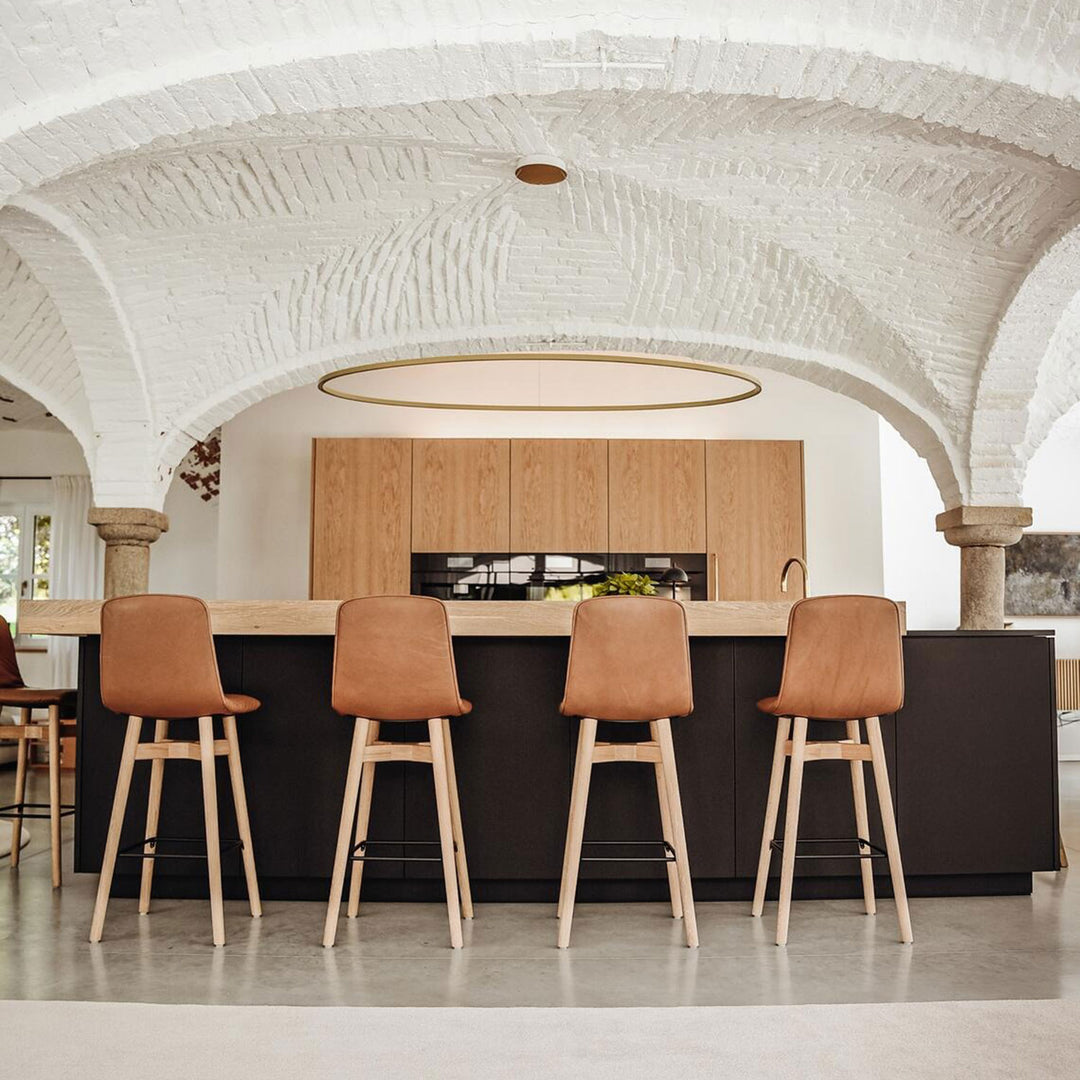 freifrau | leya high back kitchen stool 65cm | muscat cognac leather + oak