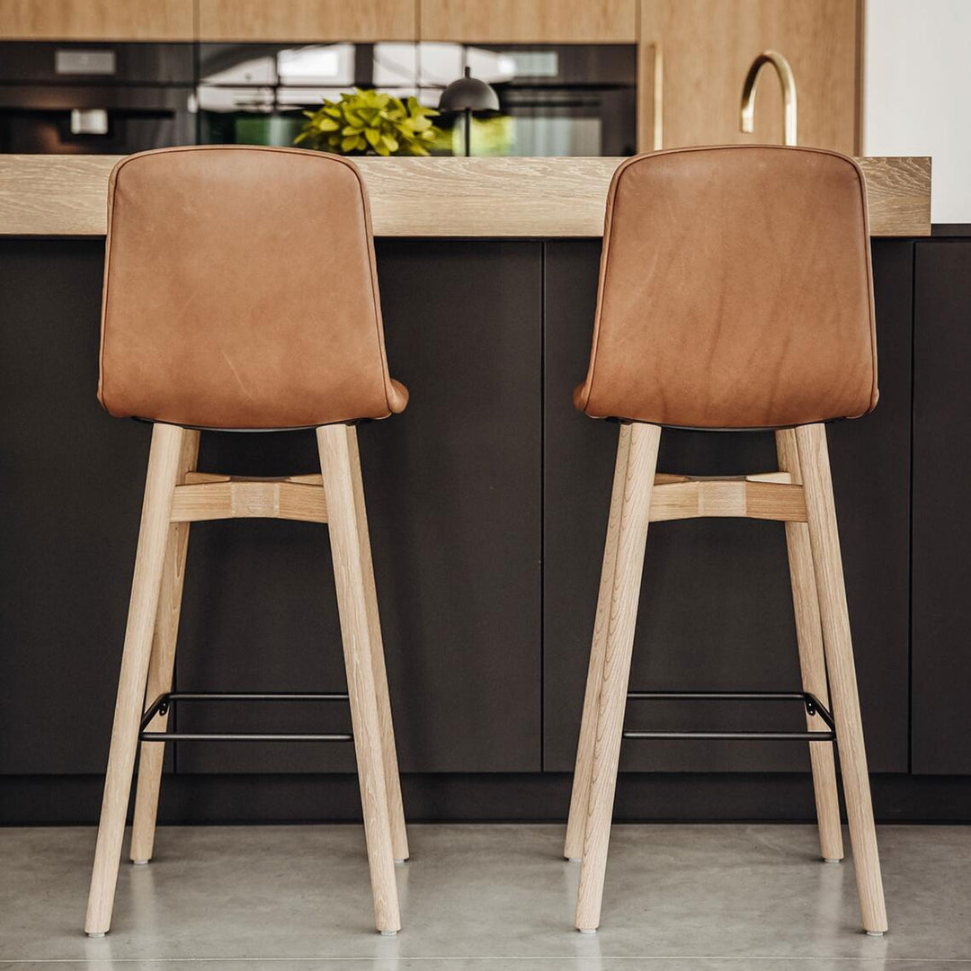 freifrau | leya high back kitchen stool 65cm | muscat cognac leather + oak