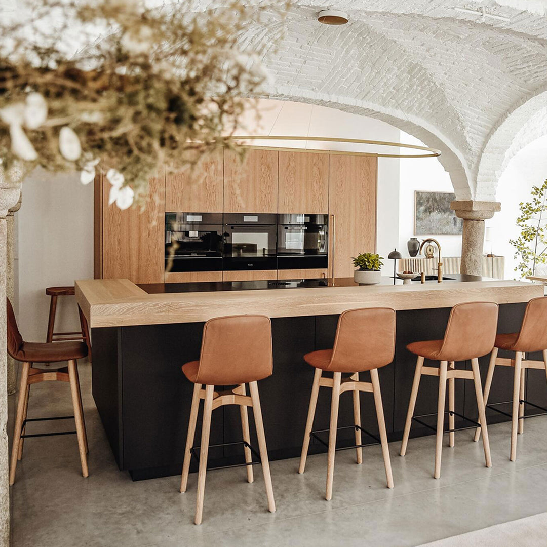 freifrau | leya high back kitchen stool 65cm | muscat cognac leather + oak