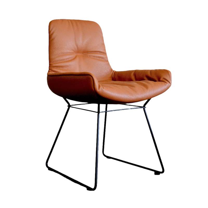 freifrau | leya armchair low | wire frame | cairo cognac leather