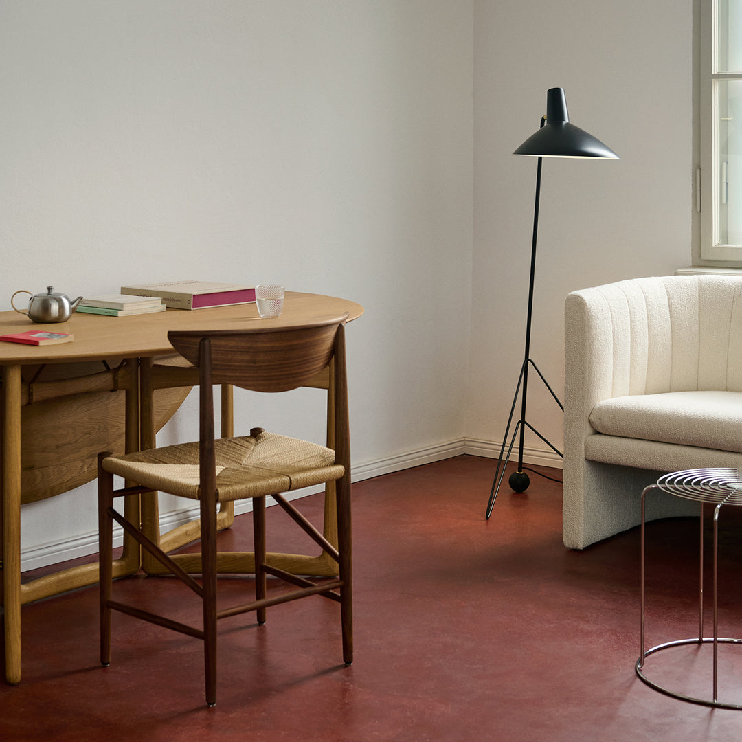 &tradition | tripod HM8 floor lamp | black