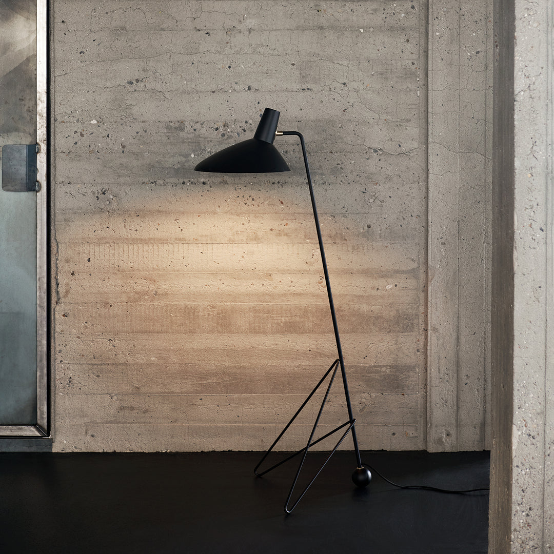 &tradition | tripod HM8 floor lamp | black