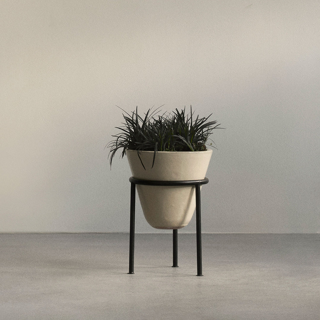 audo copenhagen (menu) | daiza planter | ivory 35x25cm ~ DC