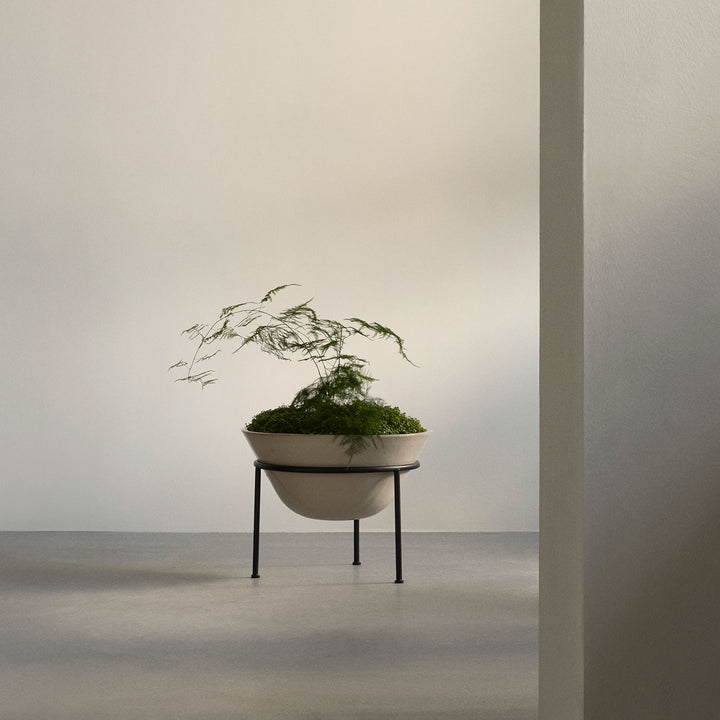 audo copenhagen (menu) | daiza planter | ivory 35x48cm ~ DC