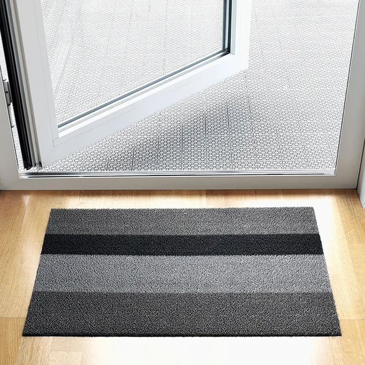 chilewich | shag doormat 46x71cm (18x28") | bold stripe silver + black