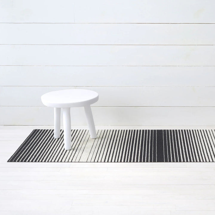 chilewich | runner mat 61x183cm (24x72") | domino stripe black + white