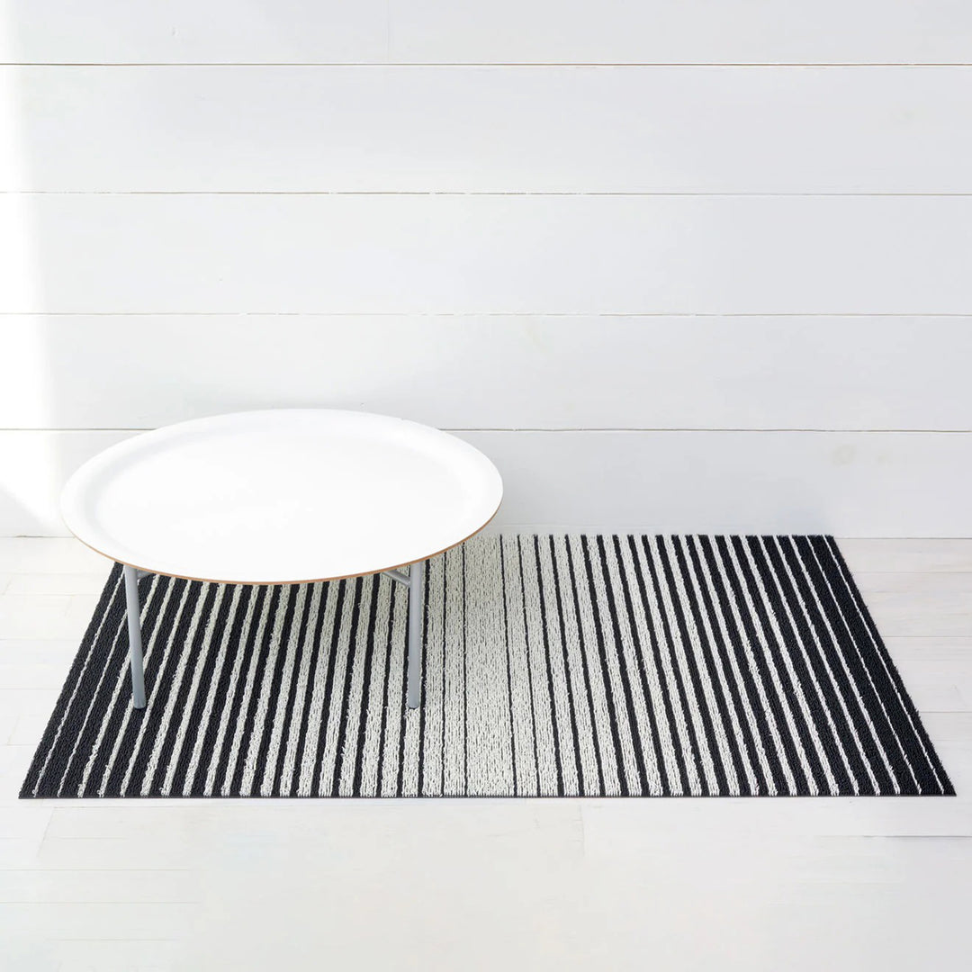 chilewich | shag utility doormat 61x91cm (24x36") | domino stripe black + white - DC
