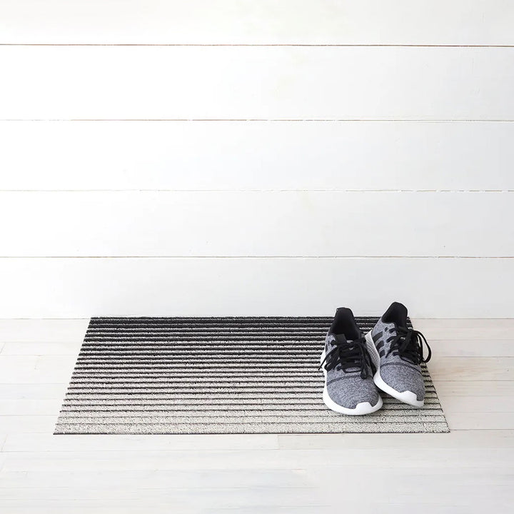 chilewich | shag doormat 46x71cm (18x28") | domino black + white