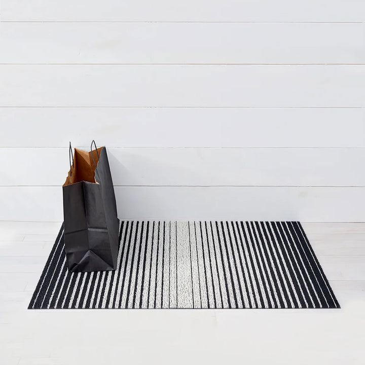 chilewich | shag utility doormat 61x91cm (24x36") | domino stripe black + white - DC