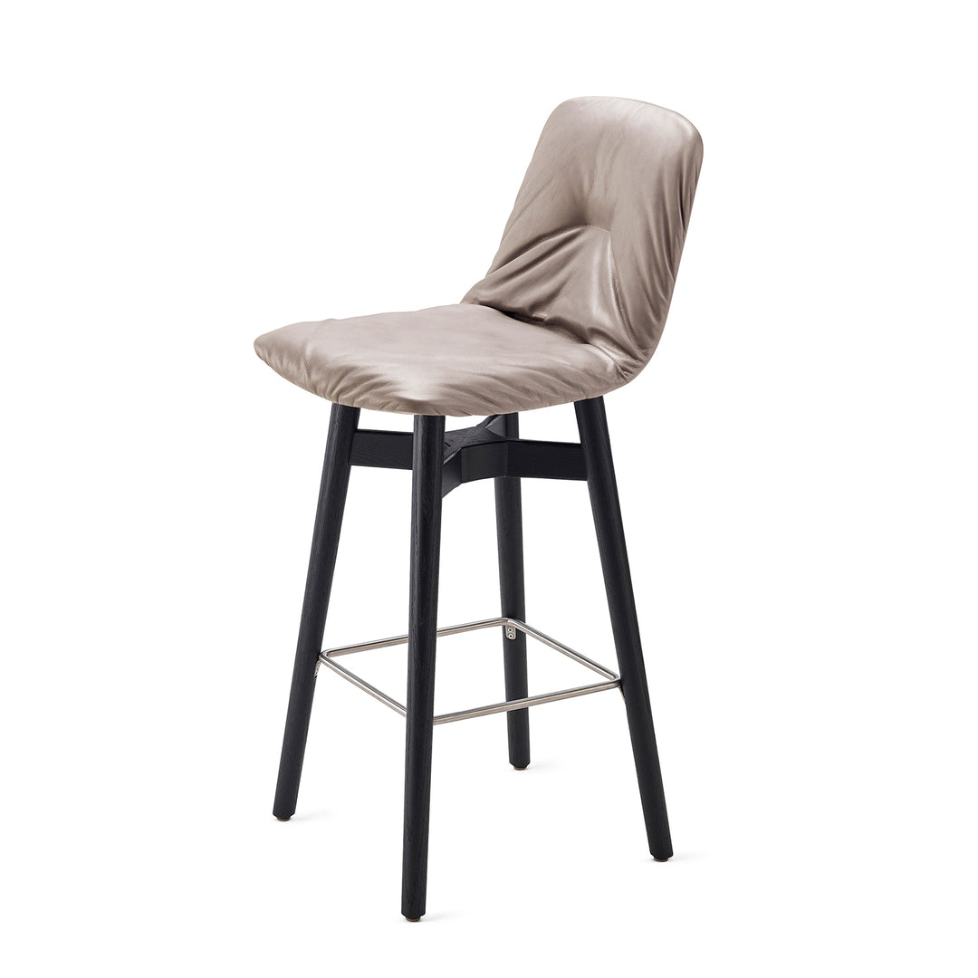 freifrau | leya high back kitchen stool 65cm | muscat cognac leather + oak