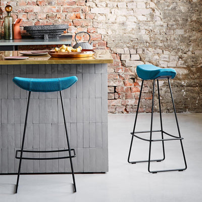 freifrau | kya kitchen stool 63cm | muscat cacao leather + steel bronze glaze wire frame