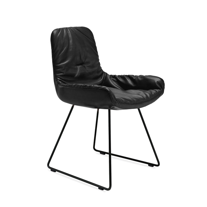 freifrau | leya armchair low | wire frame | sahara ebony (black) leather