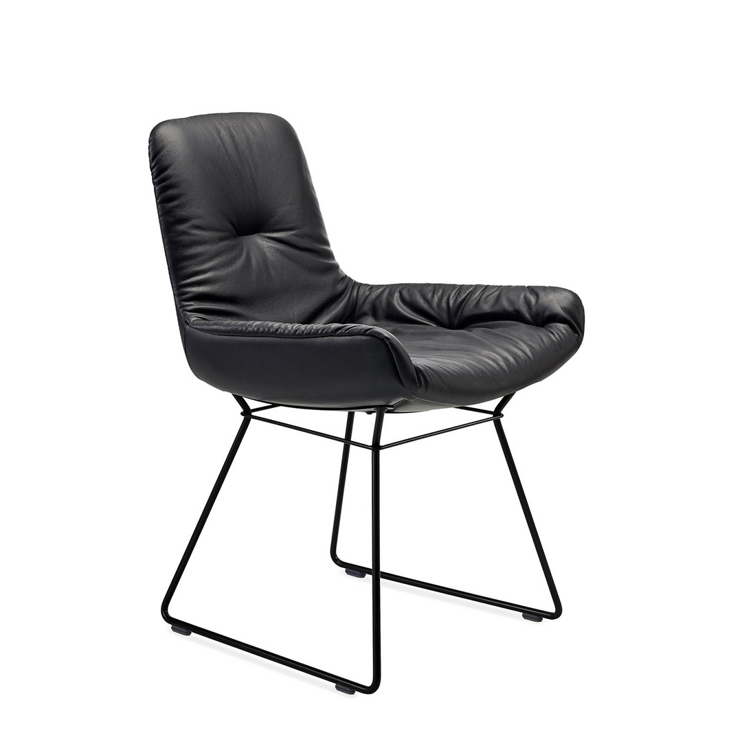 freifrau | leya armchair low | wire frame | orient ebony (black) leather