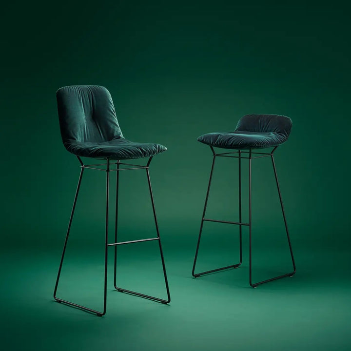 freifrau | leya barstool low 82cm | wire frame deep black| sahara ebony 60009