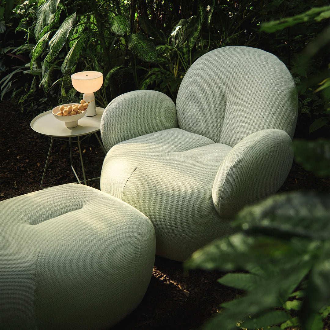 freifrau | nana outdoor love seat petite | lopi fabric