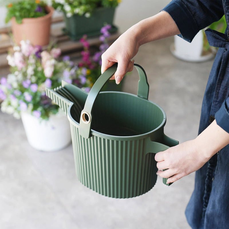 hachiman | garden beetle watering can | dark green 5 litre