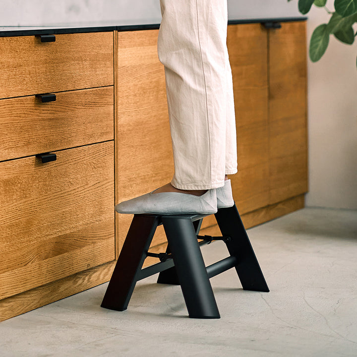 hasegawa | lucano 1 step ladder | black