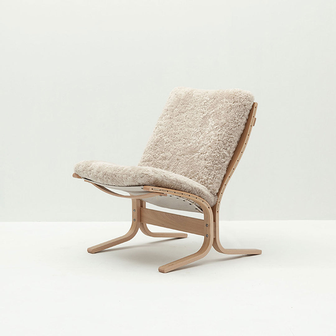 hjelle | siesta ovis 302 OV chair | low back | oak + sheepskin moonlight