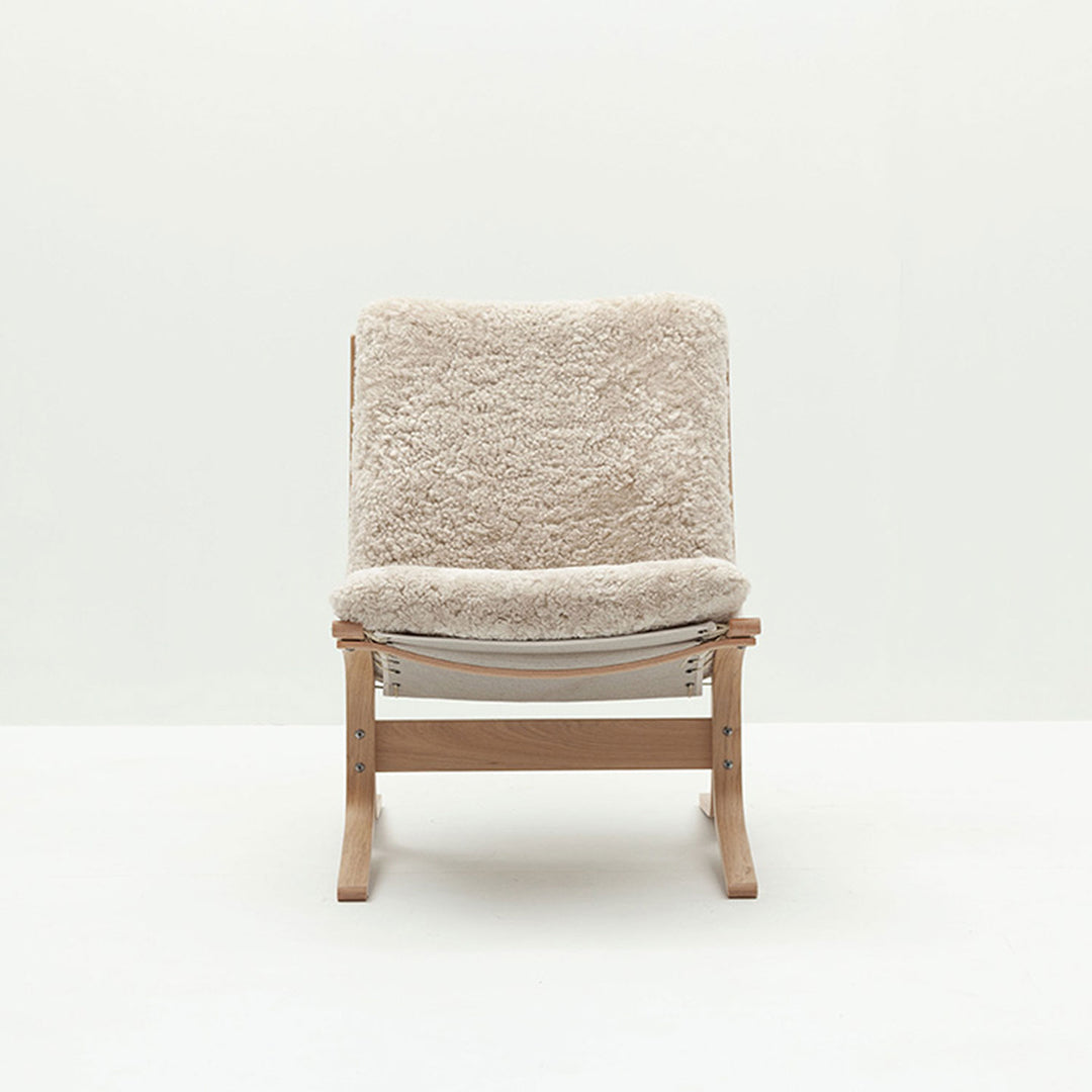 hjelle | siesta ovis 302 OV chair | low back | oak + sheepskin moonlight