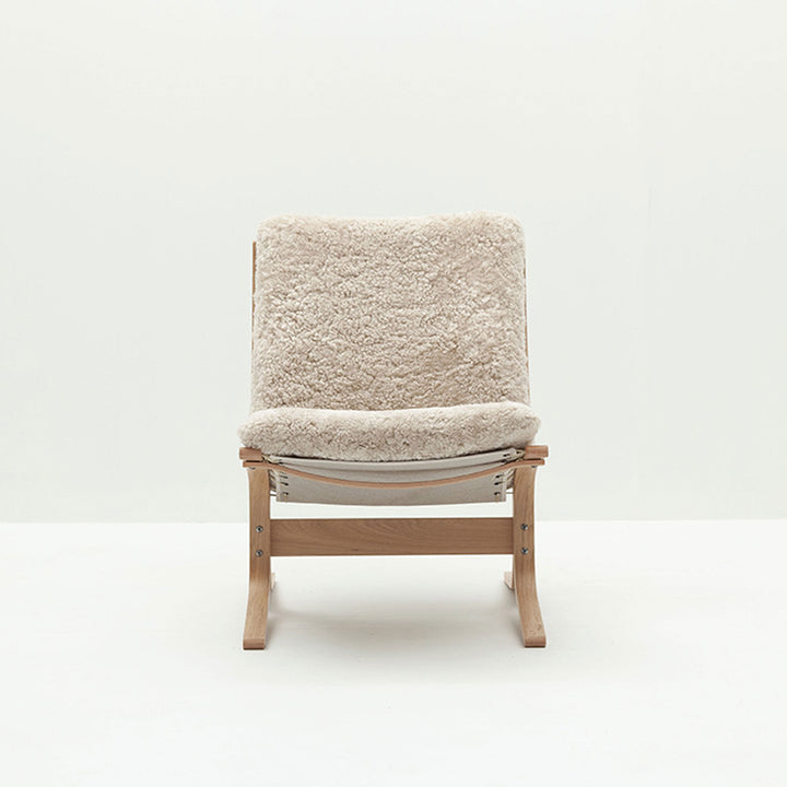 hjelle | siesta ovis 302 OV chair | low back | oak + sheepskin moonlight