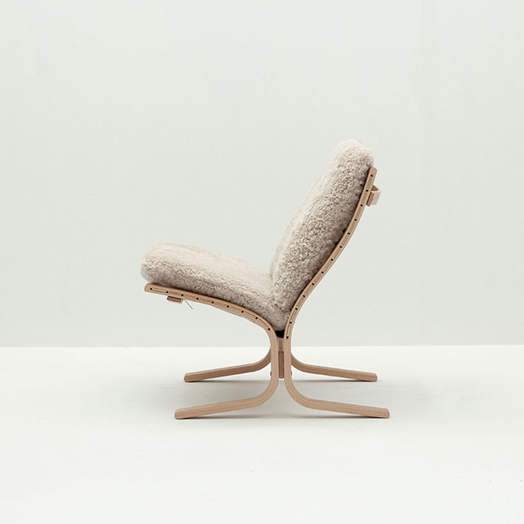 hjelle | siesta ovis 302 OV chair | low back | oak + sheepskin moonlight