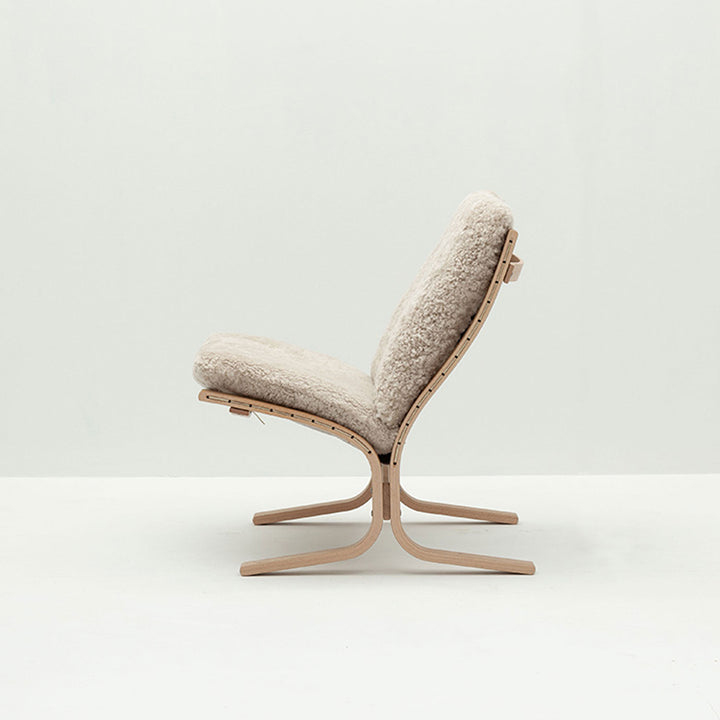 hjelle | siesta ovis 302 OV chair | low back | oak + sheepskin moonlight