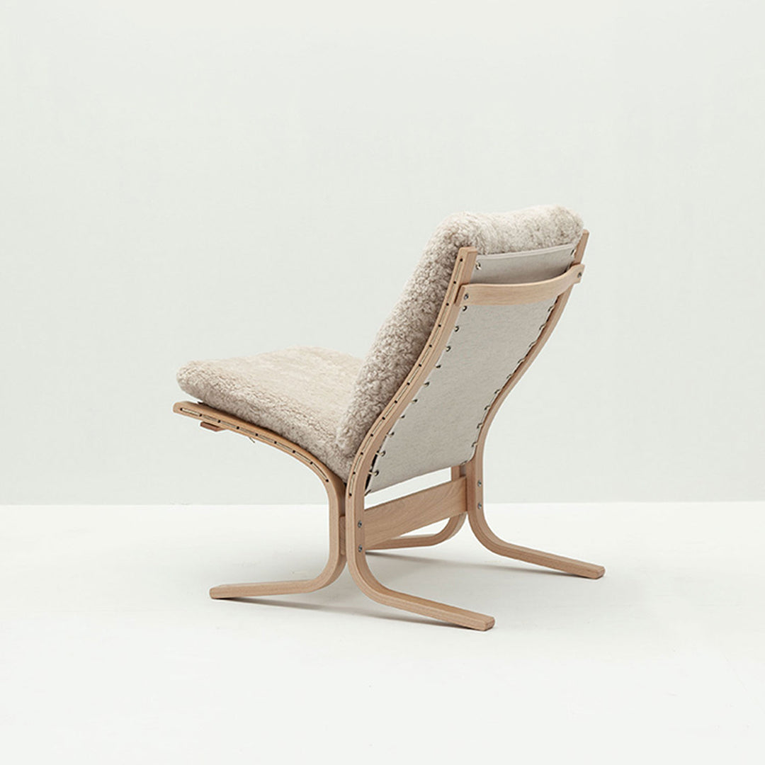 hjelle | siesta ovis 302 OV chair | low back | oak + sheepskin moonlight