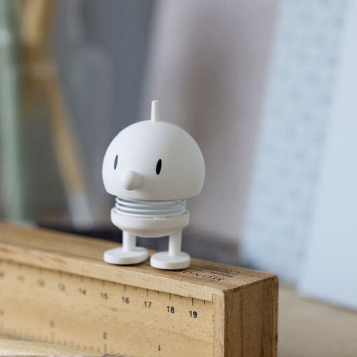 hoptimist | soft bumble | white x-small
