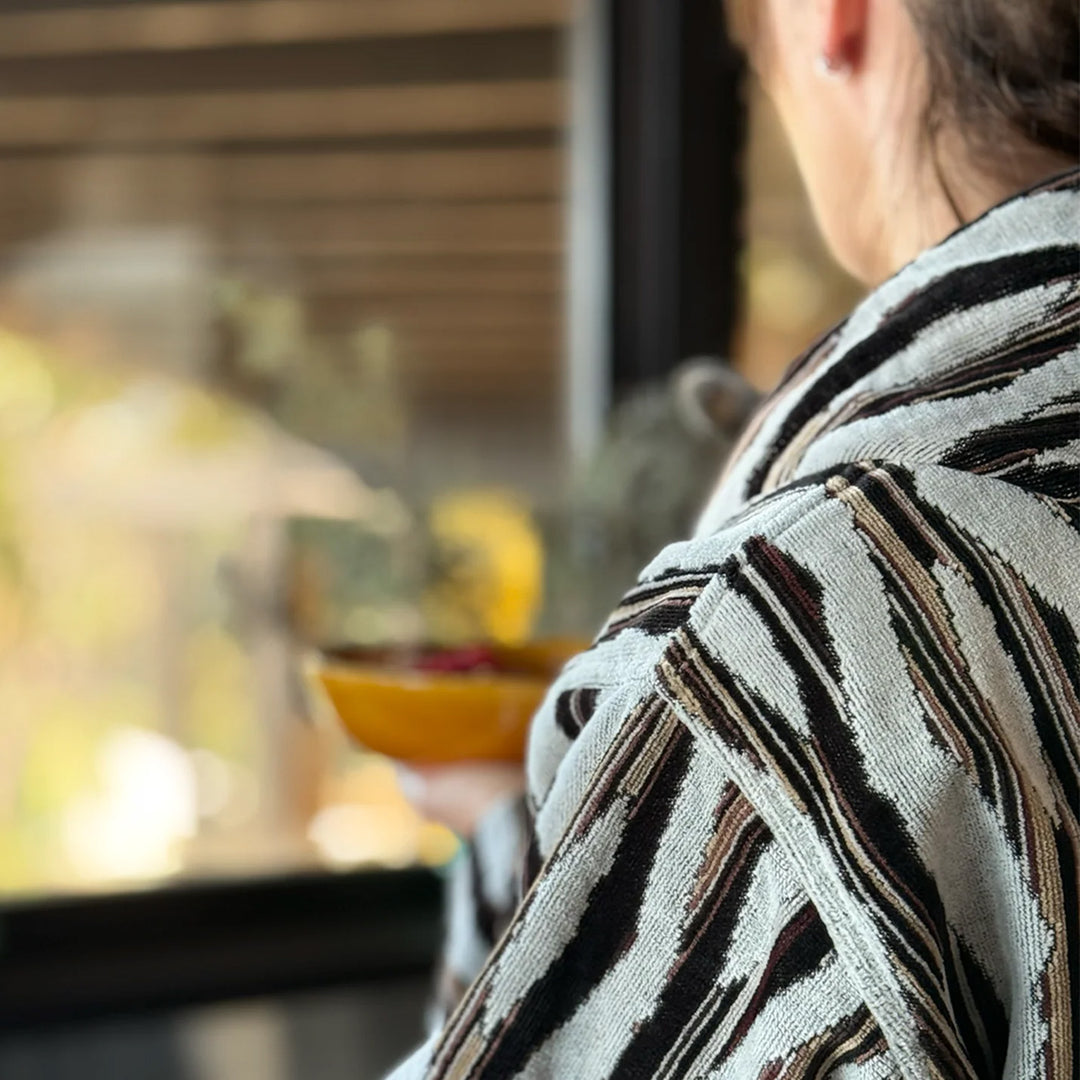 innate collection | ripple bath robe - dark