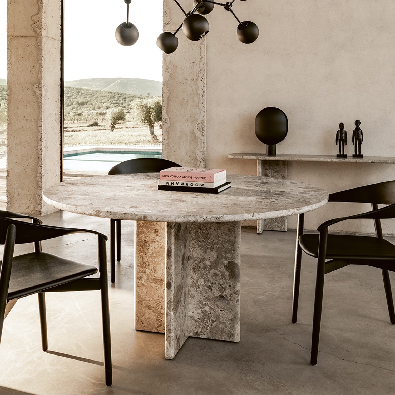 janua_T-ROX-ROUND-withblk_stella_console_1500.jpg__PID:c1904171-8cb5-4a53-a9c5-76b474a2b8e2