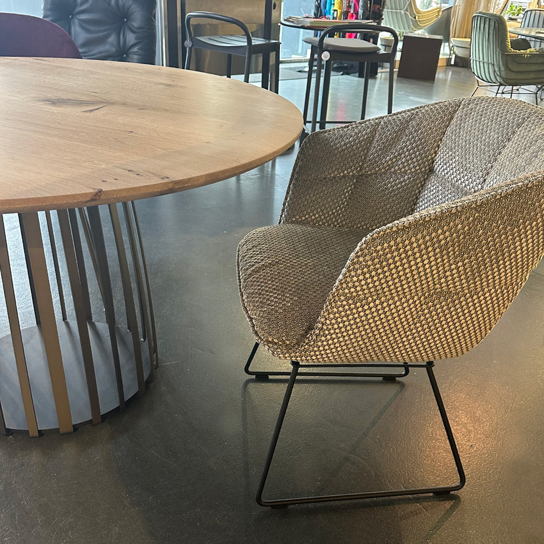 janua | bc 07 basket table round | white pigmented oak + bronze base 125cm
