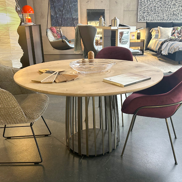 janua | bc 07 basket table round | white pigmented oak + bronze base 125cm
