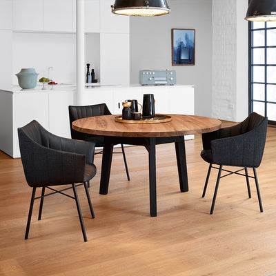 janua | bb 31 connect table round | white pigmented oak + black base 110x75cm