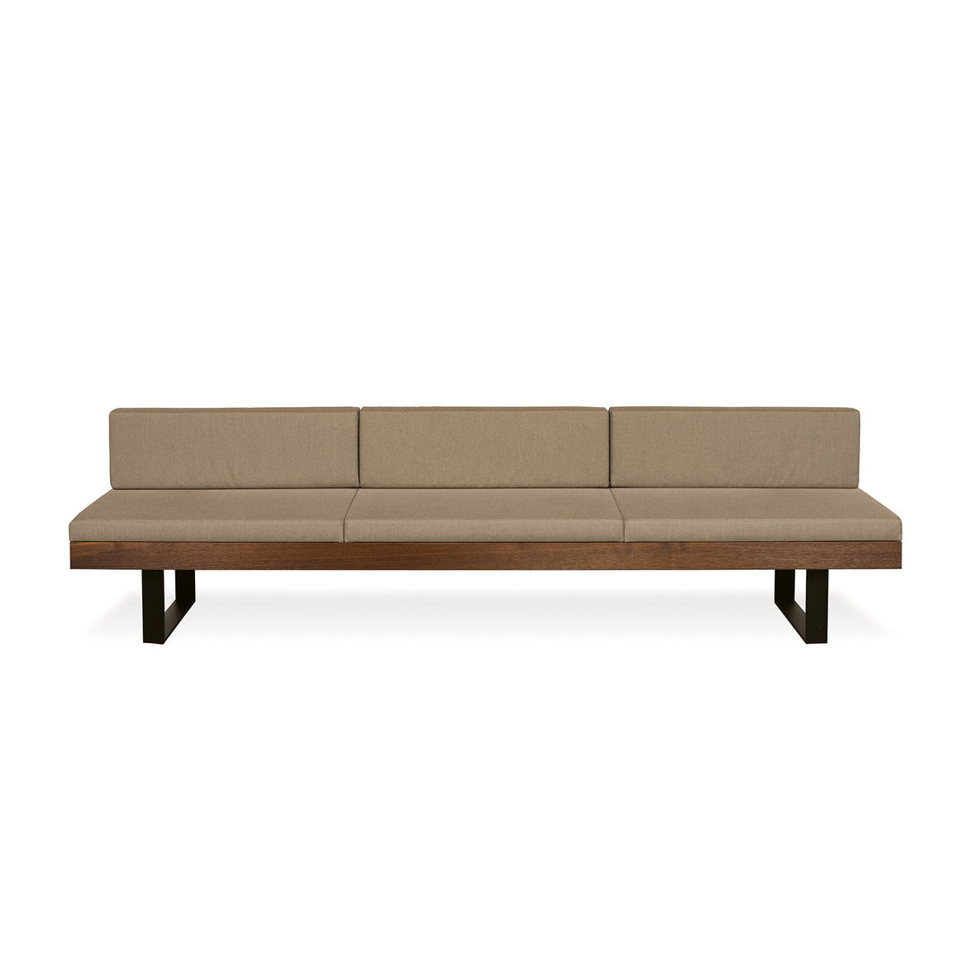 janua | bn 01 outdoor bench with backrest + wedge pillow | brushed chestnut sand + bronze base + natte heather grey 270cm