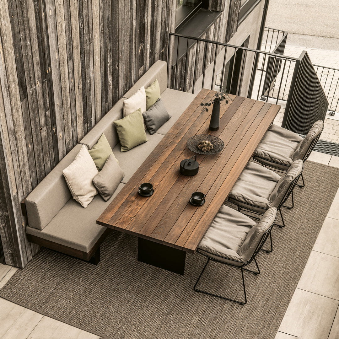 janua | bn 01 outdoor bench with backrest + wedge pillow | brushed chestnut sand + deep black base | natte charcoal chine 270cm