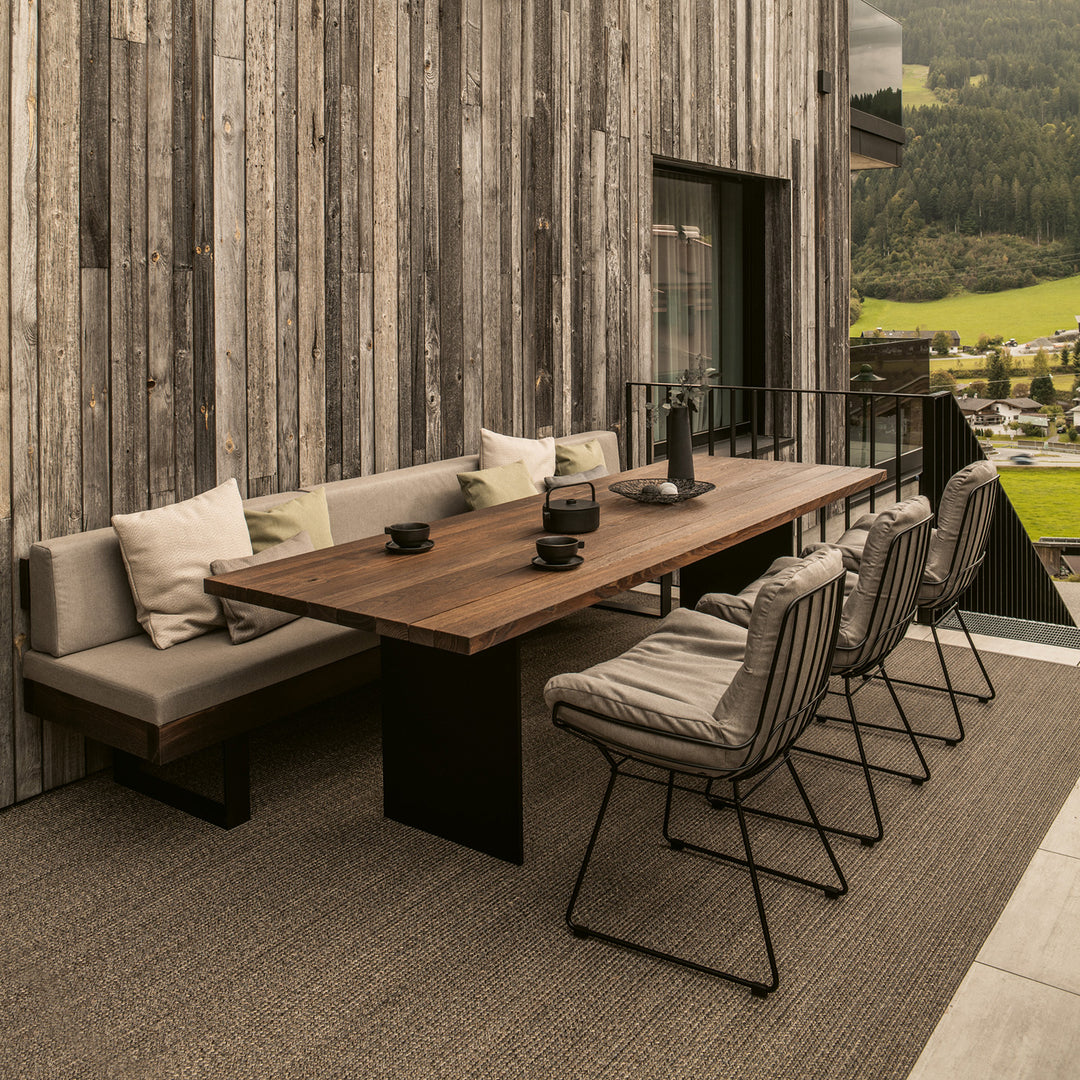 janua | bn 01 outdoor bench with backrest + wedge pillow | brushed chestnut sand + deep black base | natte charcoal chine 270cm