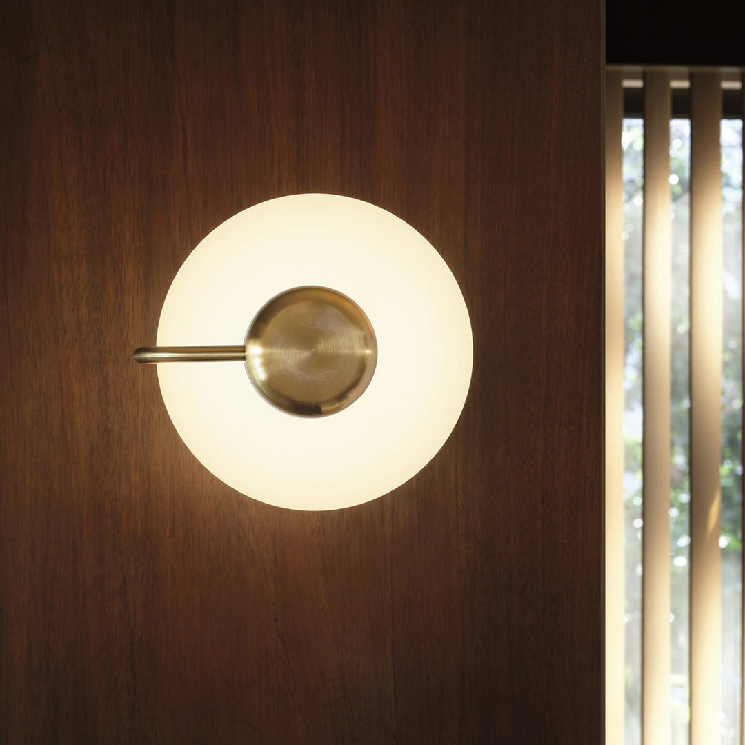 kdln | tratto wall lamp | brass
