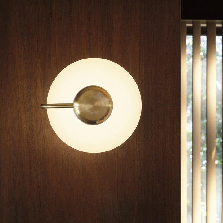 kdln | tratto wall lamp | brass