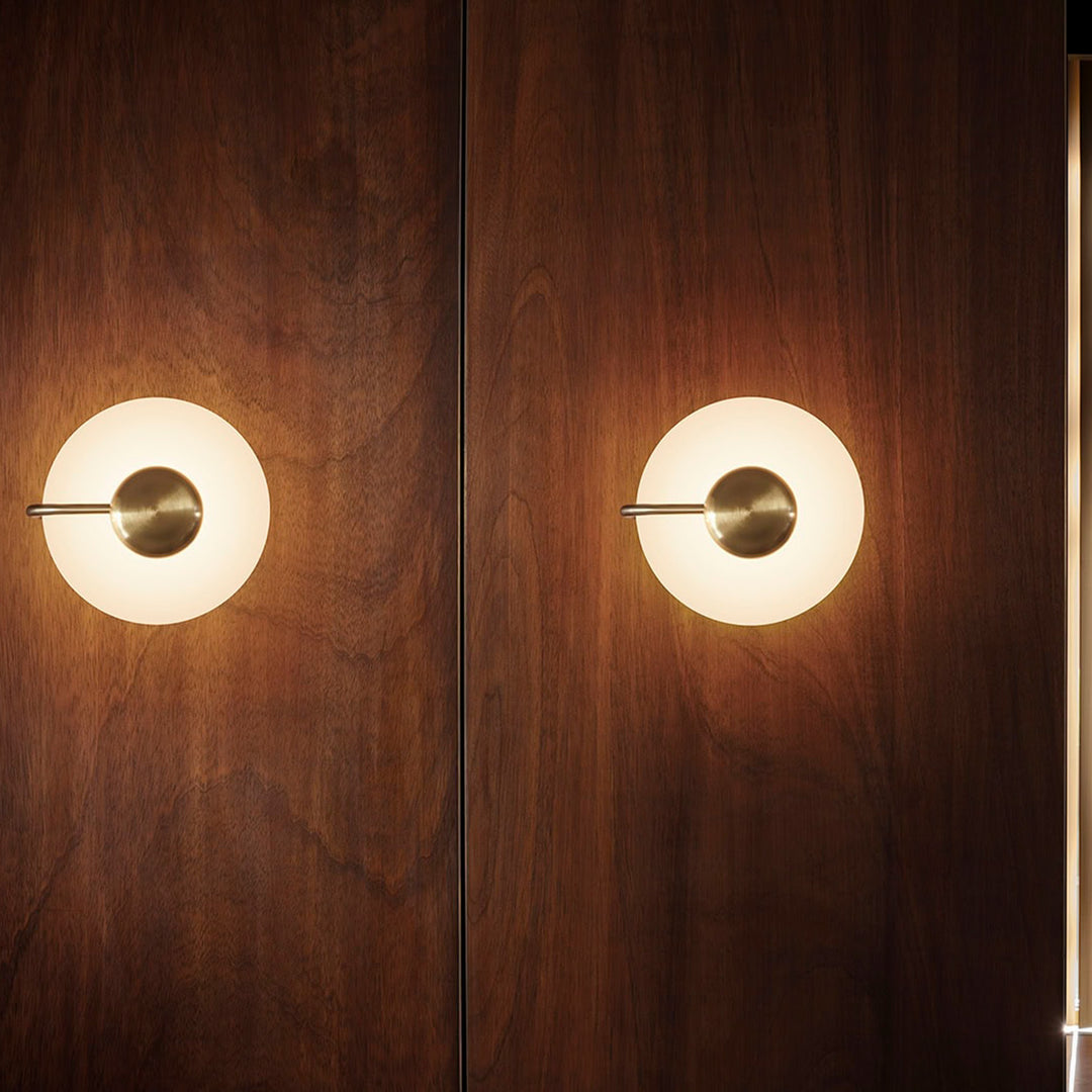 kdln | tratto wall lamp | brass
