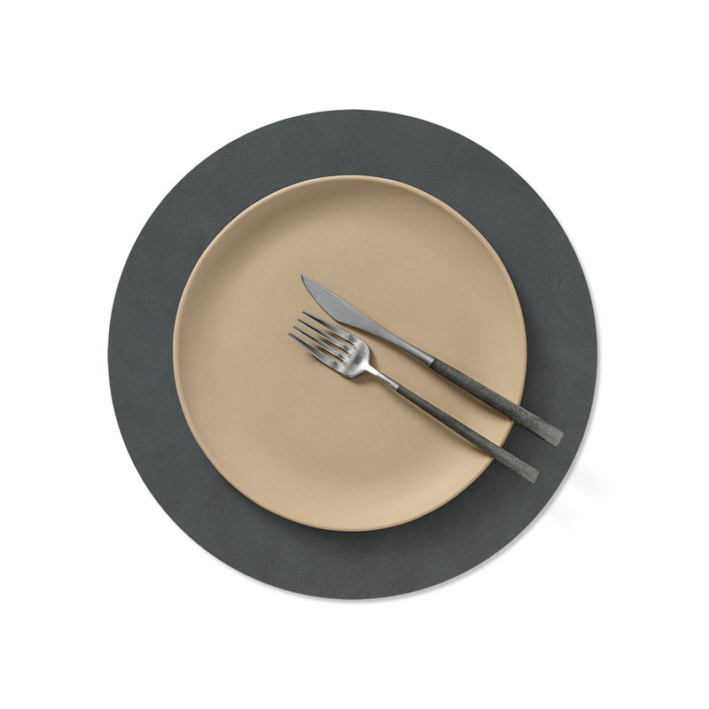 lind dna | table mat | circle medium | nupo anthracite