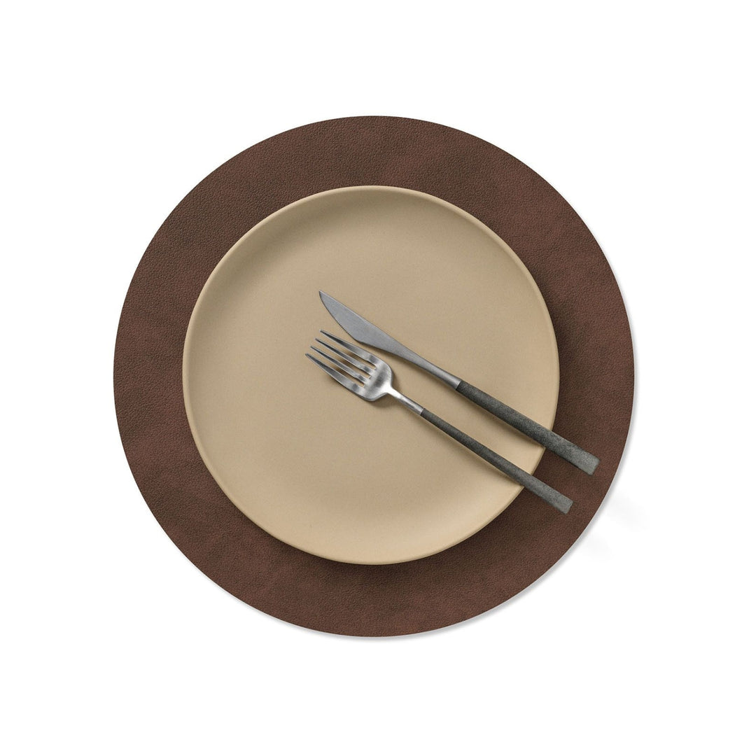 lind dna | table mat | circle medium | nupo dark brown