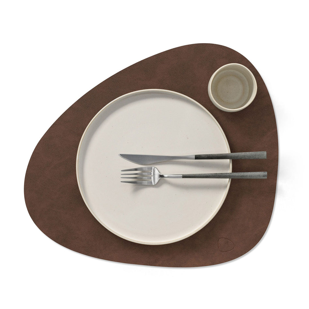 lind dna | table mat curve | L nupo dark brown