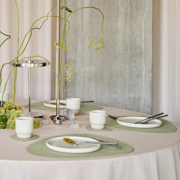 lind dna | table mat | curve large | nupo olive green