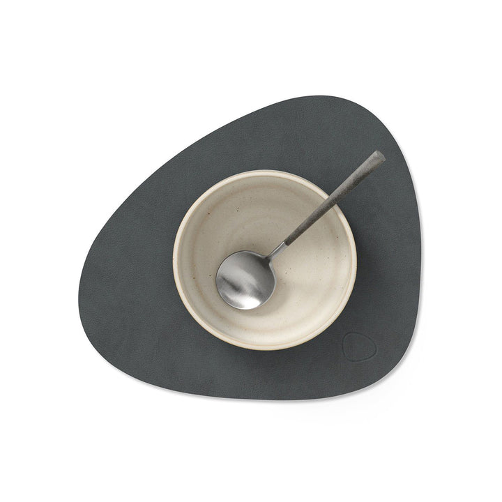 lind dna | table mat | curve small | anthracite