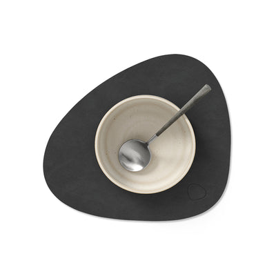 lind dna | table mat | curve small | nupo black