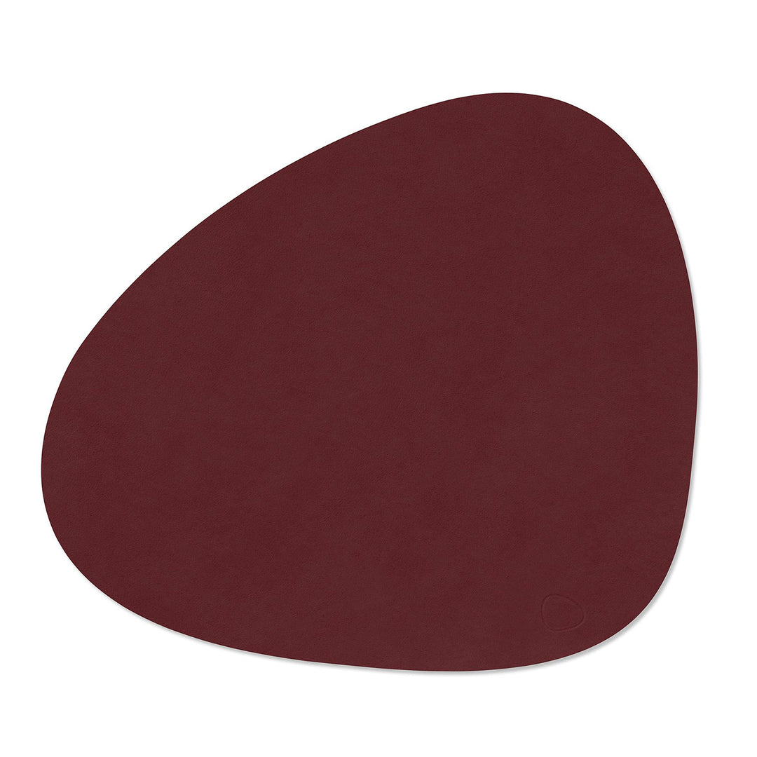 lind dna | table mat | curve large | nupo burgundy