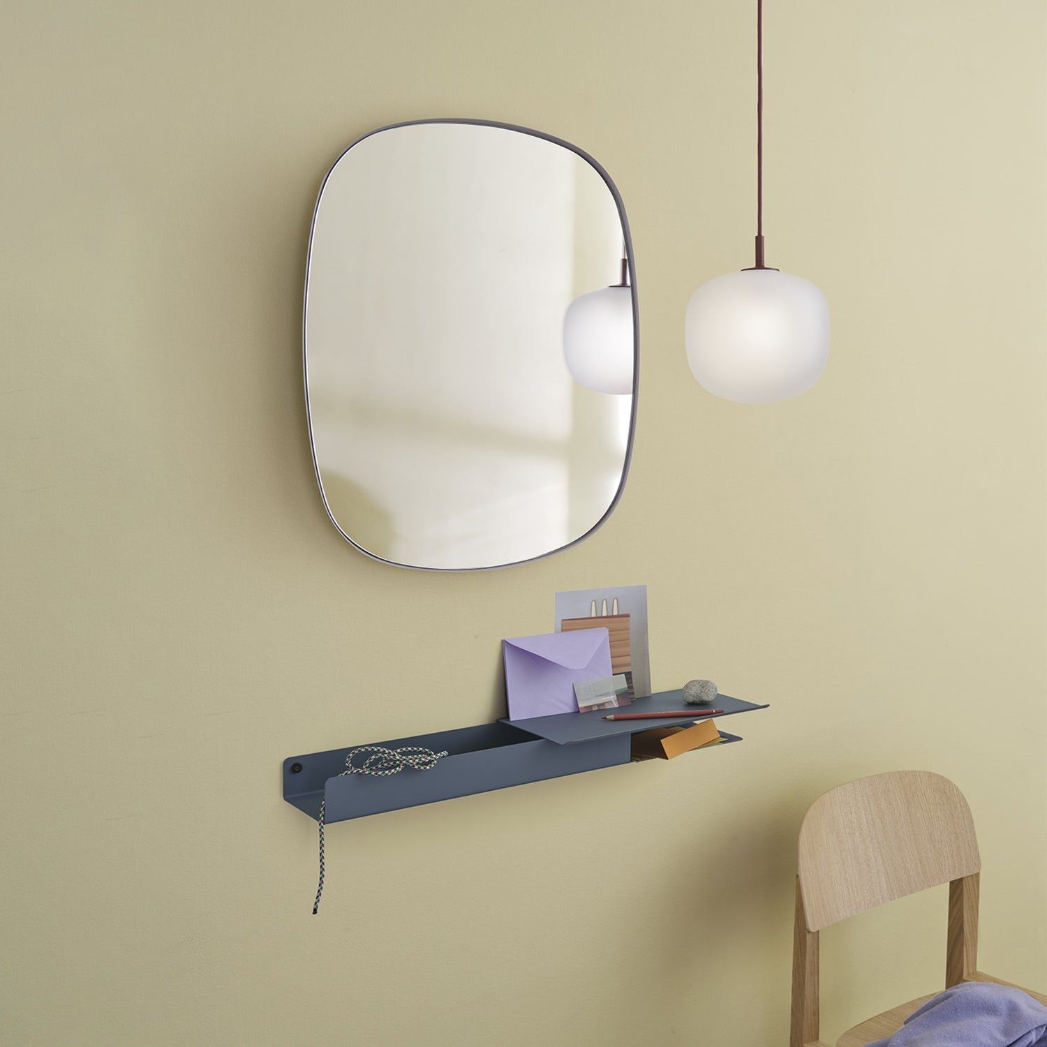 Muuto(ムート)「FRAMED MIRROR」Rose Glass(全身鏡) muuto | framed mirror | rose + rose glass | small – top3 by design