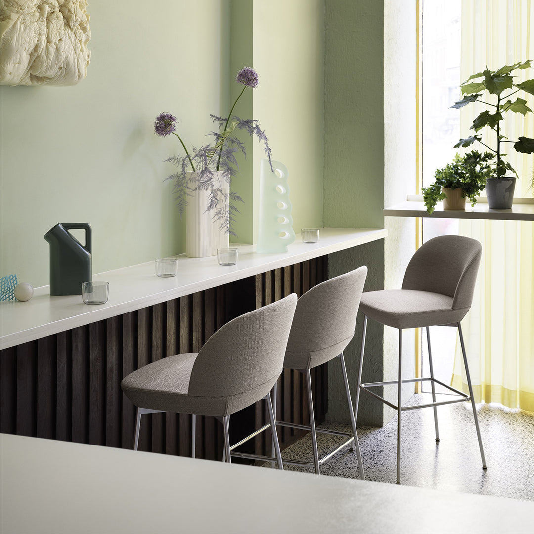 muuto | oslo counter stool 65cm | hallingdal 0116 + black leg