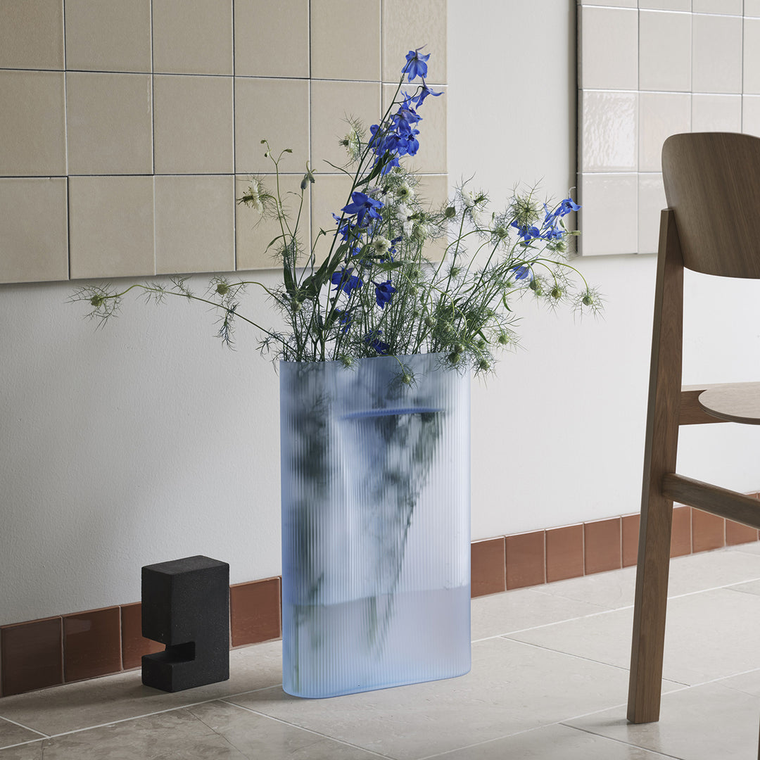 muuto | ridge vase | light blue 48.5cm