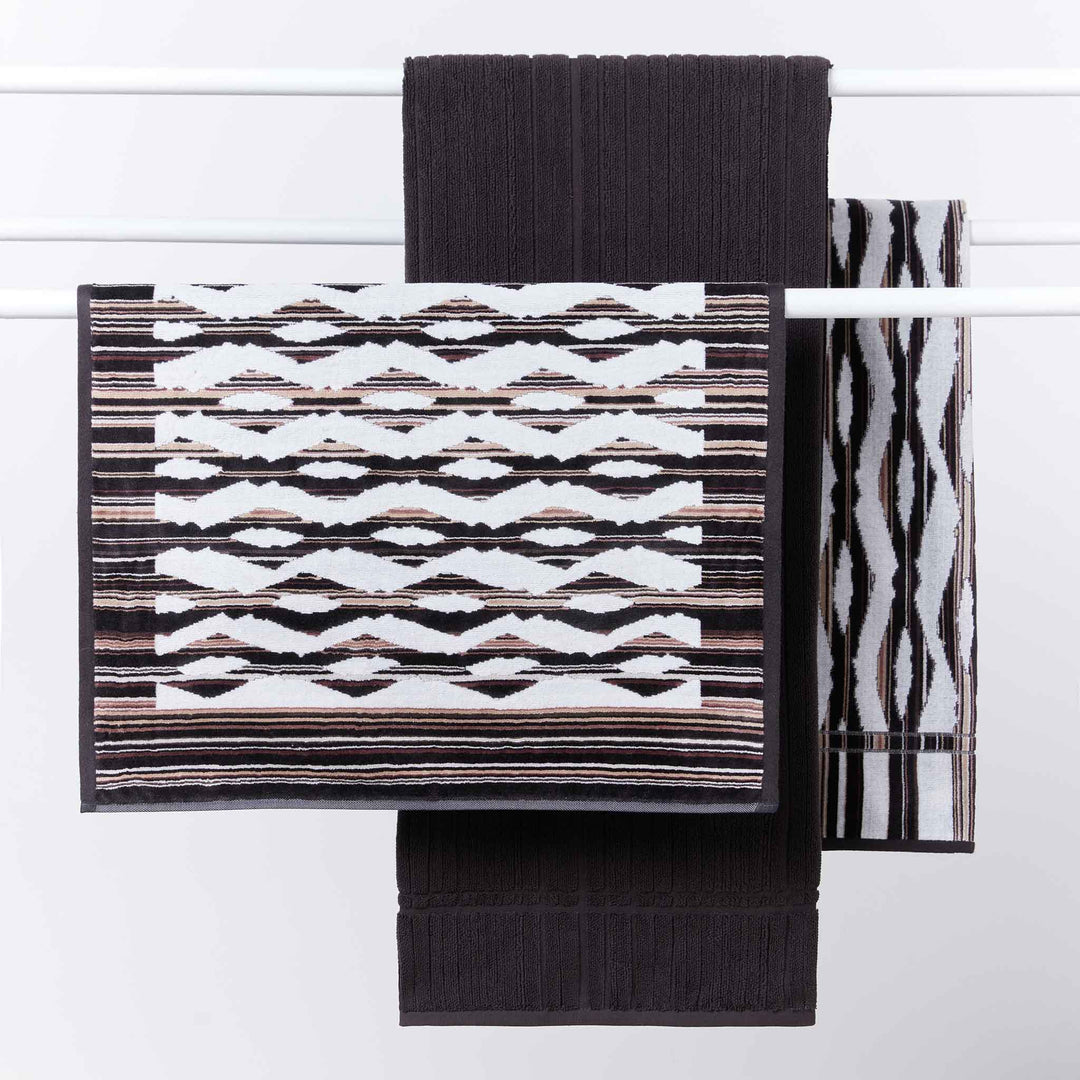 innate collection | ripple towel - dark
